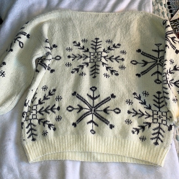Shein Jacquard-Knot Snowflake Sweater - Small - Picture 5 of 5